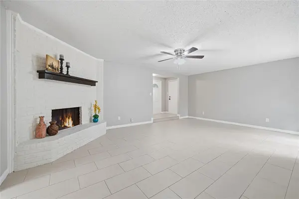 4723 Crest Drive, Arlington, TX 76017