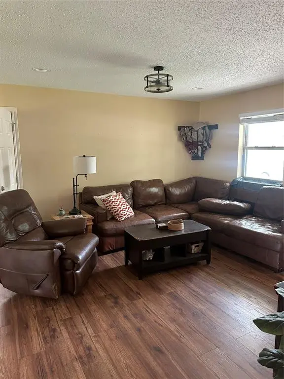 1201 N Taylor Street, Gainesville, TX 76240