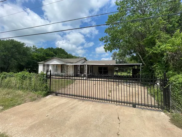 7008 Greenbriar Crescent Street, Lake Worth, TX 76135