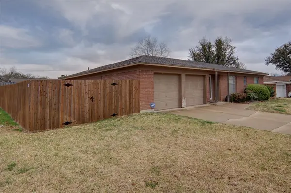 6601 Westrock Drive, Fort Worth, TX 76133