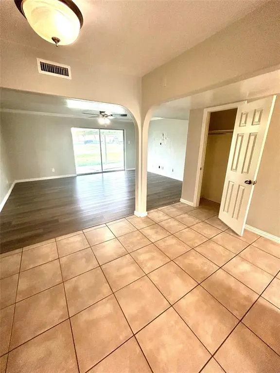 409 S Holiday Drive, Grand Prairie, TX 75052