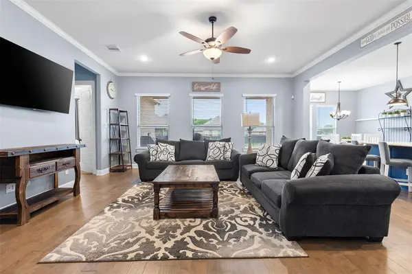 806 Summer Grove Drive, Midlothian, TX 76065