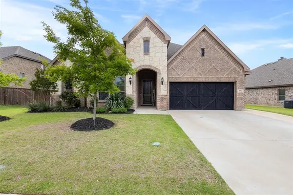 806 Summer Grove Drive, Midlothian, TX 76065
