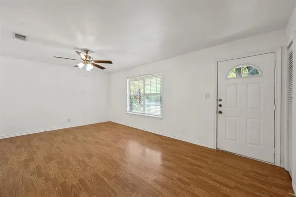 214 Wildflower Drive, Gun Barrel City, TX 75156