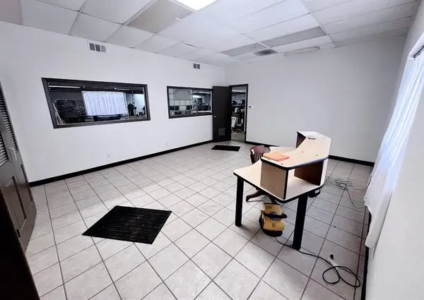 213 Valley Lane, Kennedale, TX 76060