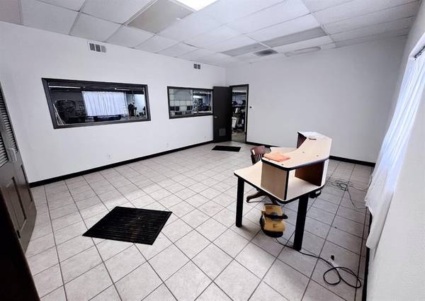 213 Valley Lane, Kennedale, TX 76060