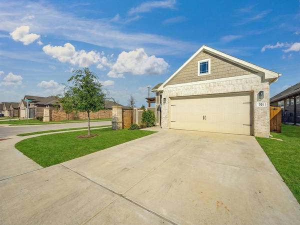 701 Presidio Street, Aubrey, TX 76227