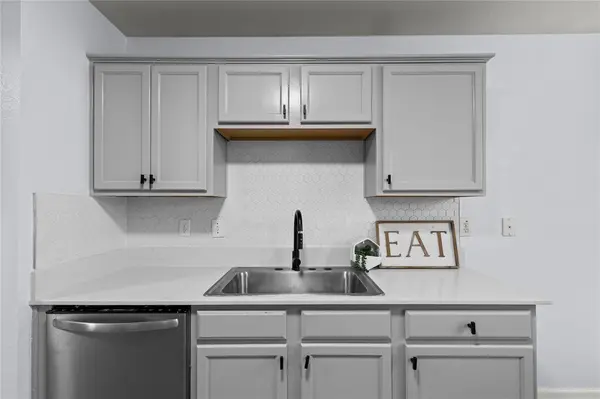 3028 Casa Bella Drive, Arlington, TX 76010