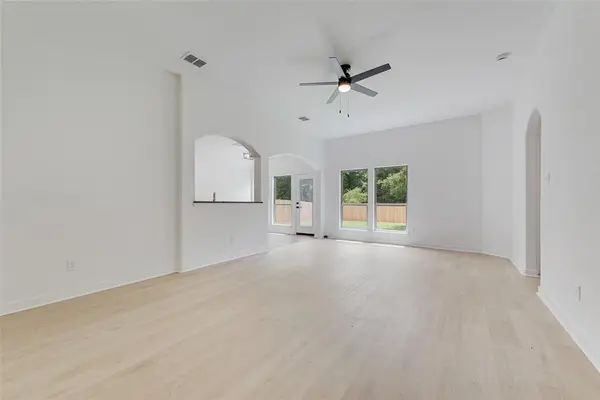 2718 Mossglen Drive, Dallas, TX 75227