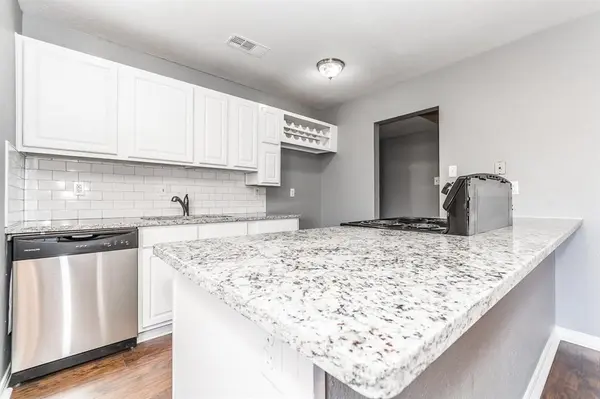 221 Hardwood Trail, Mesquite, TX 75150