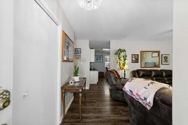 6304 39 AVE, Camrose, AB T4V 2Z4