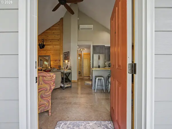 64966 E RIVERSIDE DR, Brightwood, OR 97011