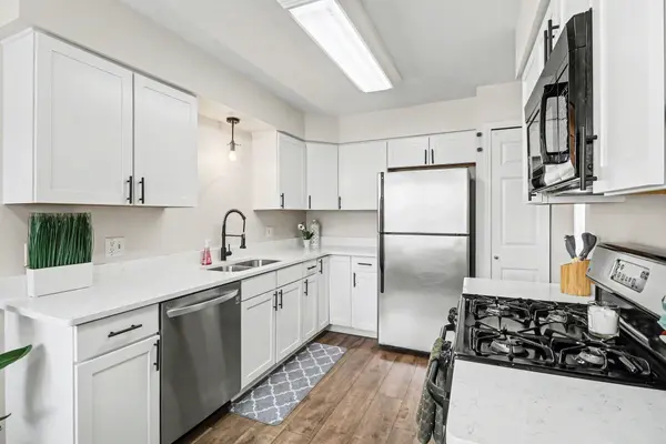 233 Fieldcrest ST, Ann Arbor, MI 48103