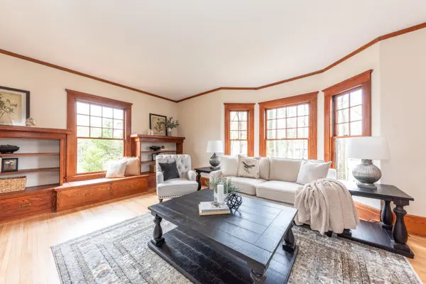 1930 Cambridge RD, Ann Arbor, MI 48104