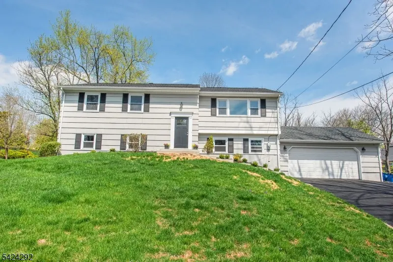 52 Galloping Hill Rd, Bernards Twp., NJ 07920