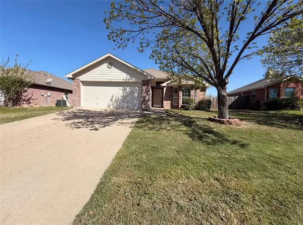 105 Kings Way Drive, Rhome, TX 76078