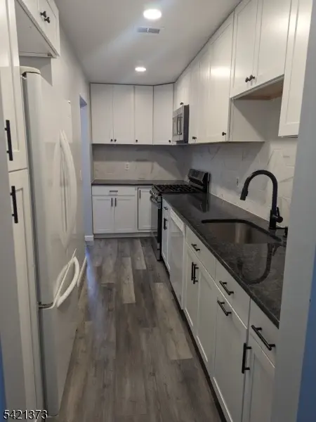 17 Heritage Ln, Hamburg Boro, NJ 07419