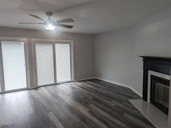 17 Heritage Ln, Hamburg Boro, NJ 07419