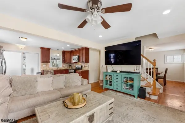 186 10Th Ave, Hawthorne Boro, NJ 07506