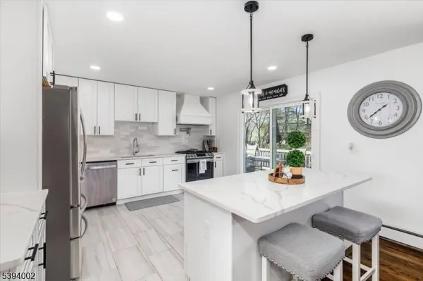 30 Melissa Dr, Totowa Boro, NJ 07512