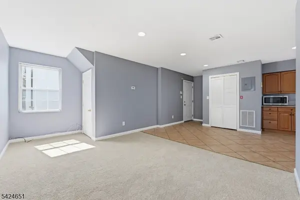 459 Fulton St, Elizabeth City, NJ 07206