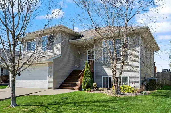 608 Randall Dr, Solon, IA 52333