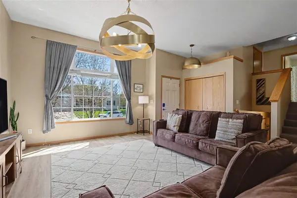 608 Randall Dr, Solon, IA 52333