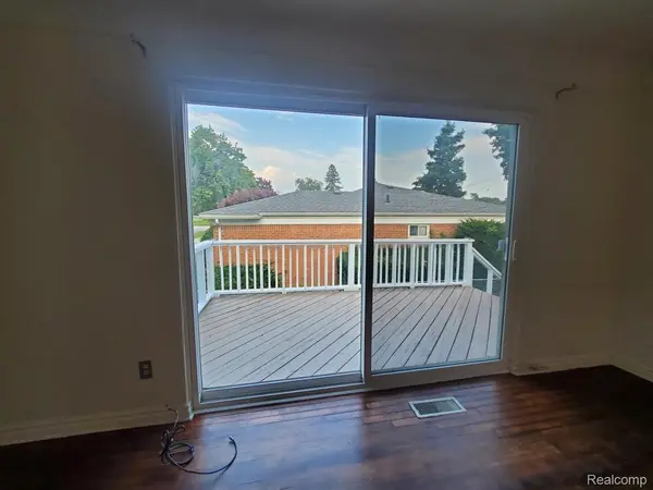 27592 STRATHMOOR DR, Warren, MI 48092