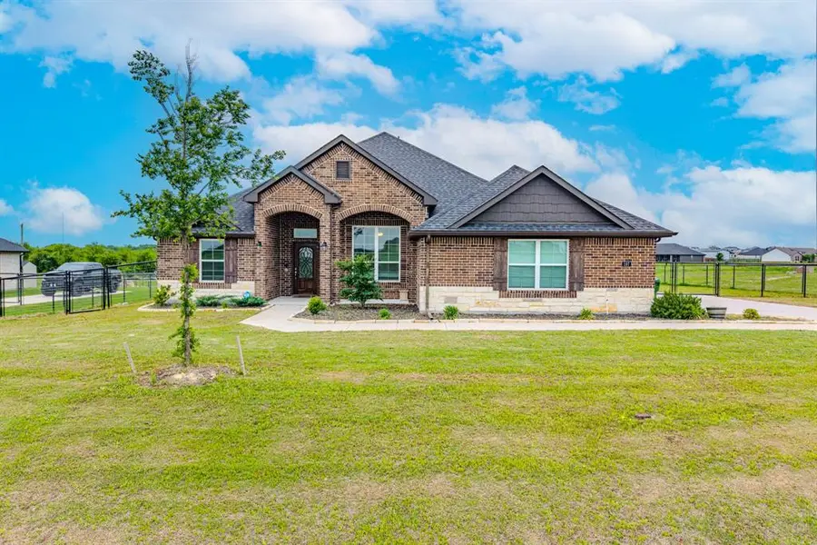 197 Stone Canyon Drive, Rhome, TX 76078