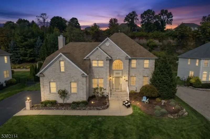 107 Hamilton Trl, Totowa Boro, NJ 07512