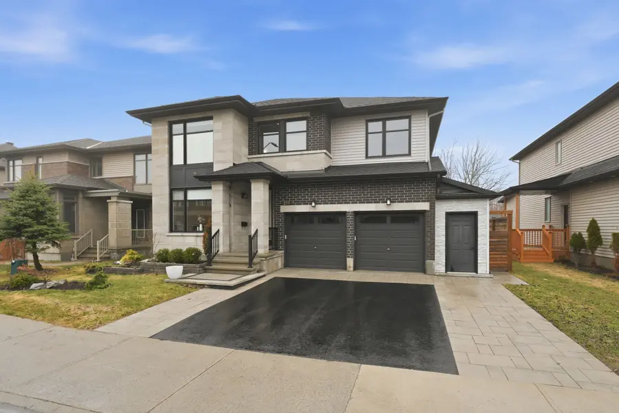 211 Cooks Mill CRES, Blossom Park - Airport And Area, ON K1V 2N1