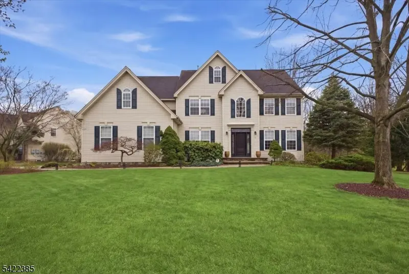2 Picasso Court, Franklin Twp., NJ 08873