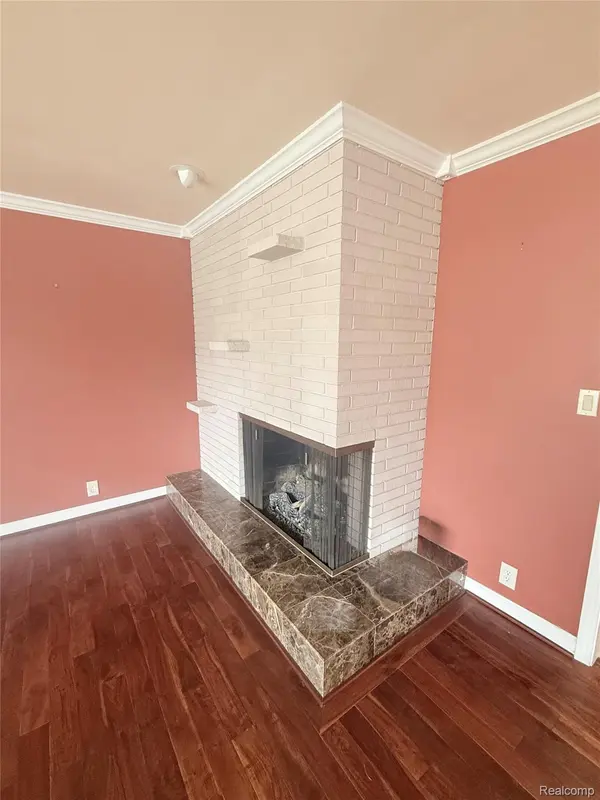 3915 Parkview DR, Royal Oak, MI 48073