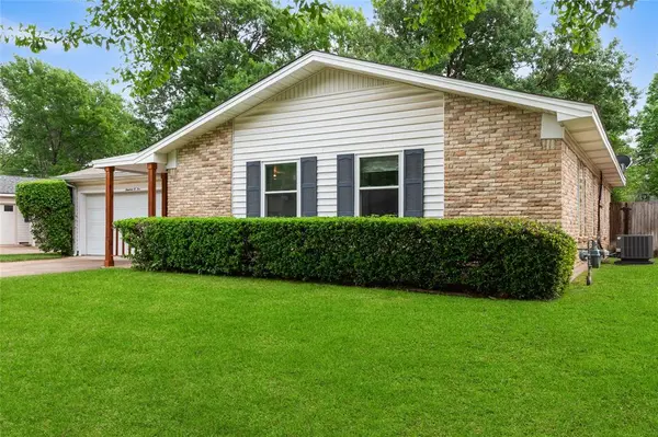 1905 Easy Street, Arlington, TX 76013