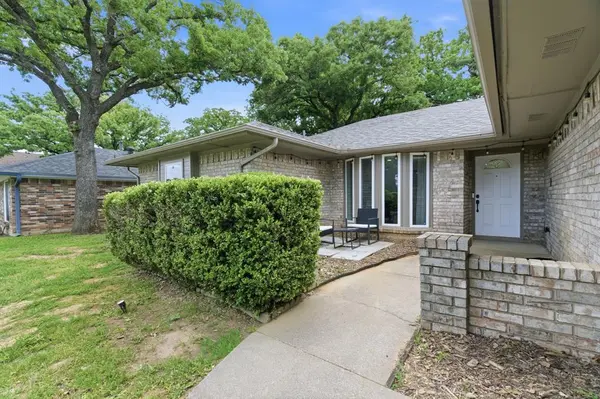 5718 Overridge Drive, Arlington, TX 76017