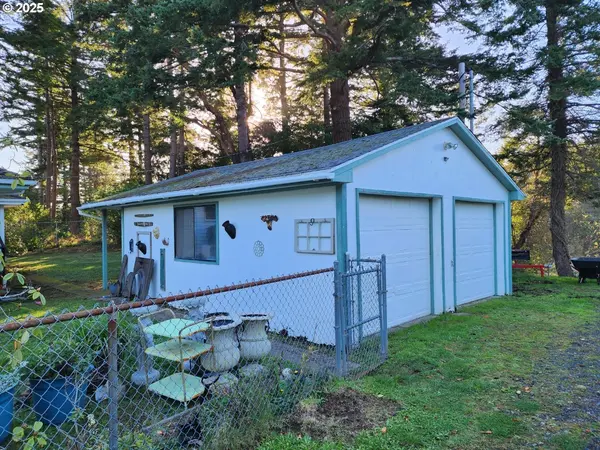 2605 PORT ORFORD LOOP RD, Port Orford, OR 97465