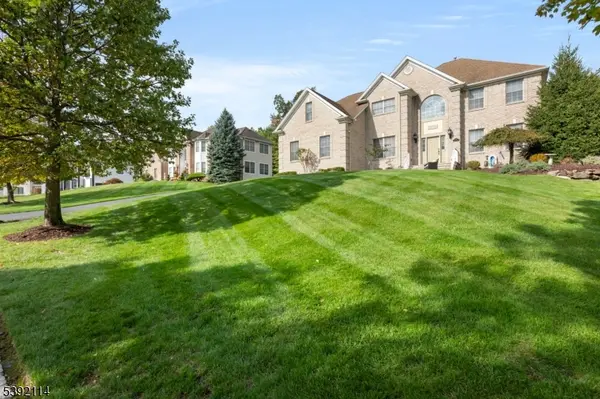 107 Hamilton Trl, Totowa Boro, NJ 07512