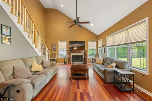 107 Hamilton Trl, Totowa Boro, NJ 07512