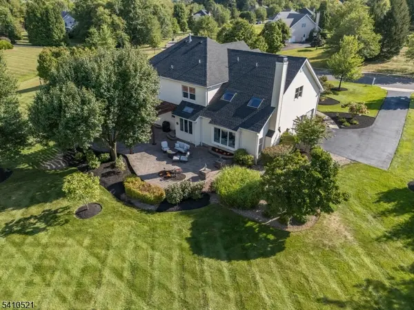 11 Messenger Ln, Raritan Twp., NJ 08551