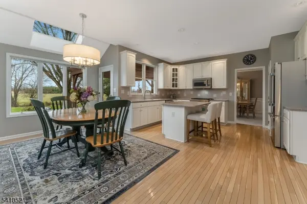 11 Messenger Ln, Raritan Twp., NJ 08551