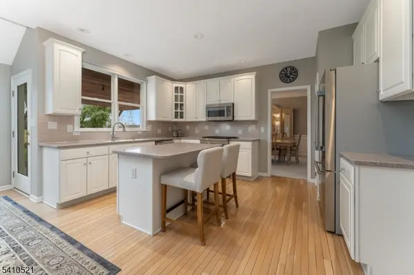 11 Messenger Ln, Raritan Twp., NJ 08551