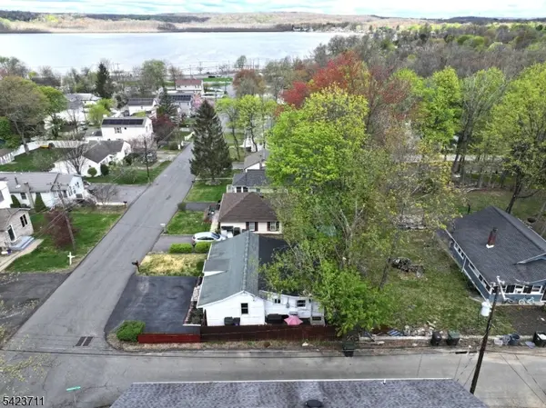 33 Woodsedge Ave, Mount Olive Twp., NJ 07828