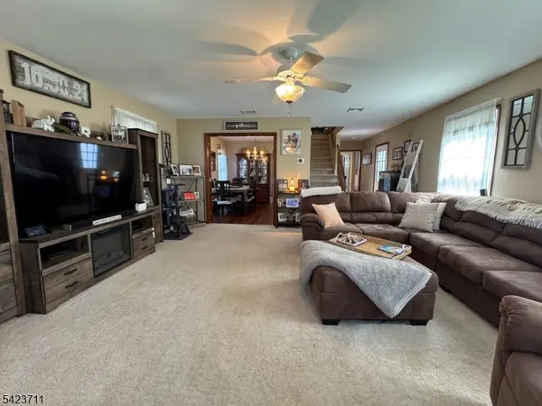 33 Woodsedge Ave, Mount Olive Twp., NJ 07828