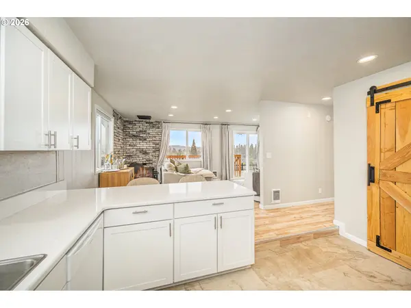 745 BOULDER LOOP, Creswell, OR 97426