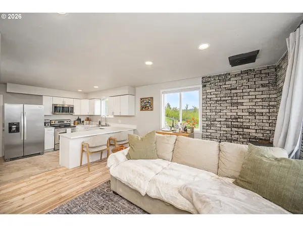 745 BOULDER LOOP, Creswell, OR 97426