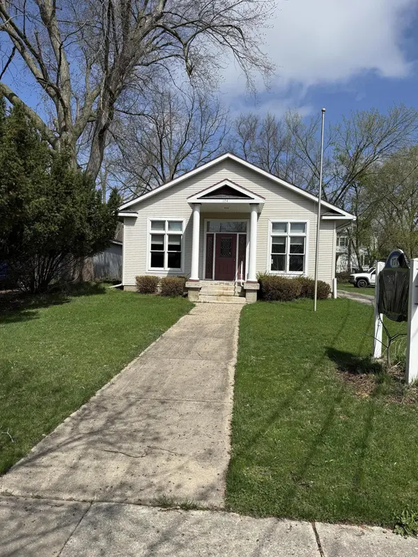 174 E Adams ST, Ionia City, MI 48846