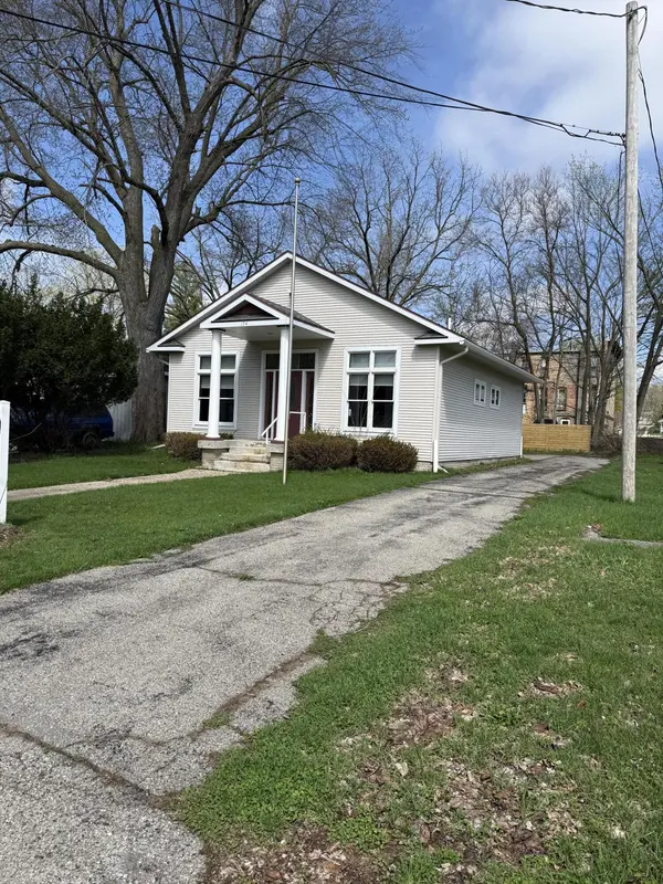 174 E Adams ST, Ionia City, MI 48846