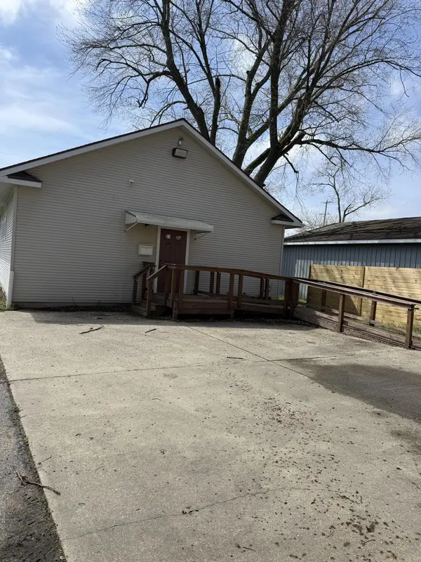 174 E Adams ST, Ionia City, MI 48846