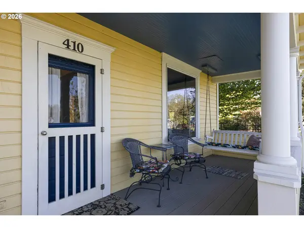 410 W GRANT ST, Carlton, OR 97111