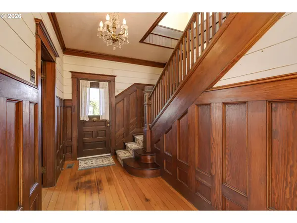 410 W GRANT ST, Carlton, OR 97111